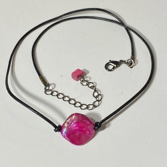 SJC Opalescent Pink Mother of Pearl Necklace - Picture 2 of 5